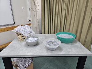 warsztaty z czerpania papieru (1) zs 16